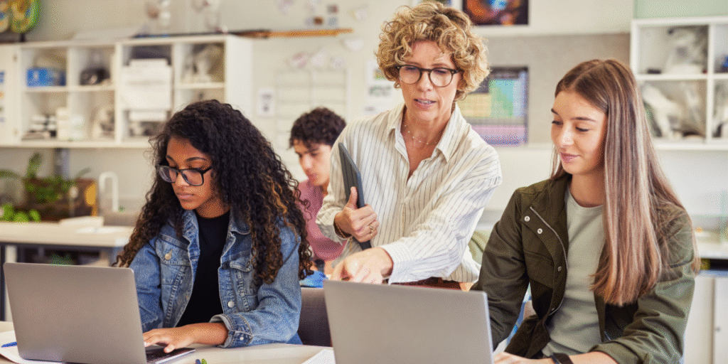 Học viên học tiếng Anh online tại Eros Fluent English, tuân thủ quy định và chính sách bản quyền nội dung